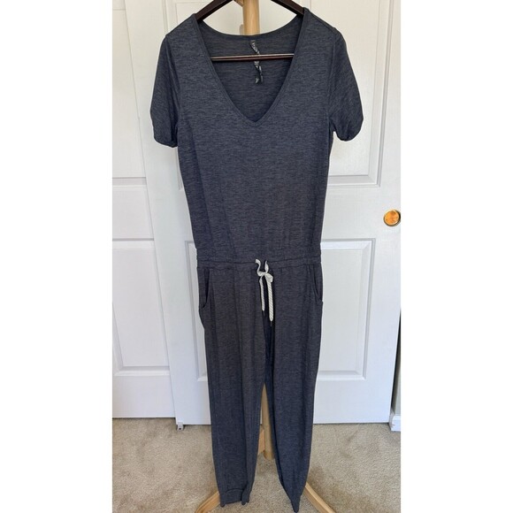 Vuori Pants - Vuori All Day Tee/Pants Jumpsuit Size Medium Greyish Blue Heather